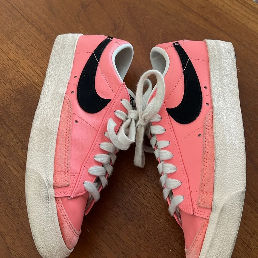 NIKE Low 77 Atomic Pink Blaze 6.5 Sneaker Gym Shoe